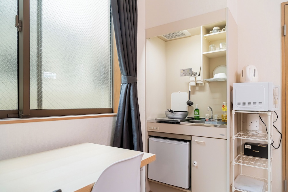 コンフォート ルーム ダブルベッド 1 台 禁煙 エンスイート 専用キッチン1 | TOKYO E JOY INN