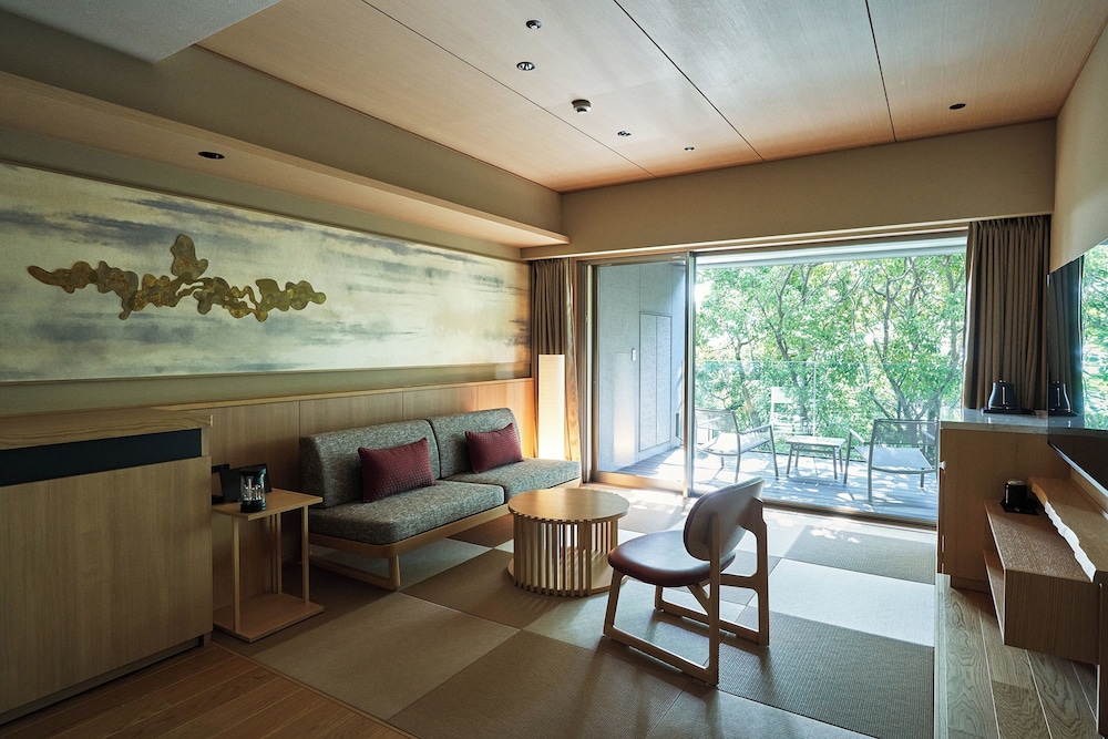 洋タイプ 露天風呂付デラックス ツインルーム (エキストラベッド1台) 3名定員 禁煙 部屋からの景観1 | 熱海・伊豆山 佳ら久( オリックスホテルズ＆リゾーツ)