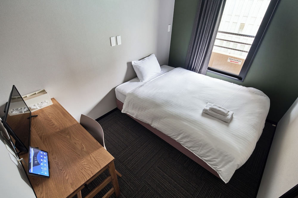 スタンダード ダブルルーム ダブルベッド 1 台 ユニットバス 禁煙 客室3 | Hotel STARRIZE