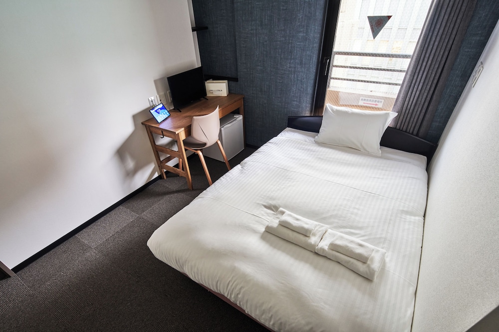コンフォート ダブルルーム ダブルベッド 1 台 フルバスルーム 禁煙 客室2 | Hotel STARRIZE