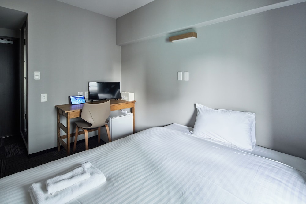 スタンダード ダブルルーム ダブルベッド 1 台 ユニットバス 禁煙 客室2 | Hotel STARRIZE