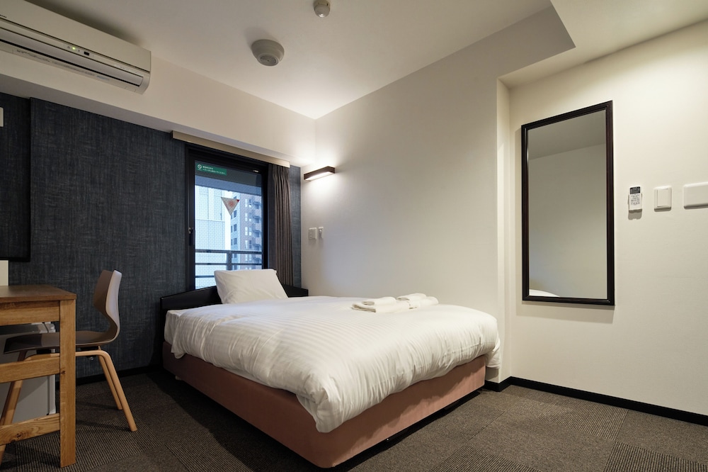 コンフォート ダブルルーム ダブルベッド 1 台 フルバスルーム 禁煙 客室1 | Hotel STARRIZE