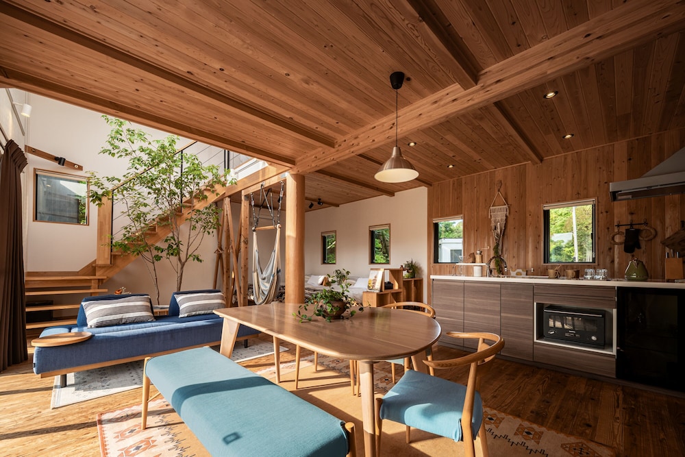 ファミリー ハウス 客室内のダイニングエリア0 | THE FARM Resort Japan