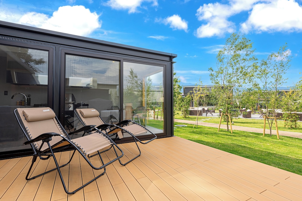 デラックス キャビン 1 ベッドルーム 禁煙 サウナ | AWAUMI 富士河口湖リゾート