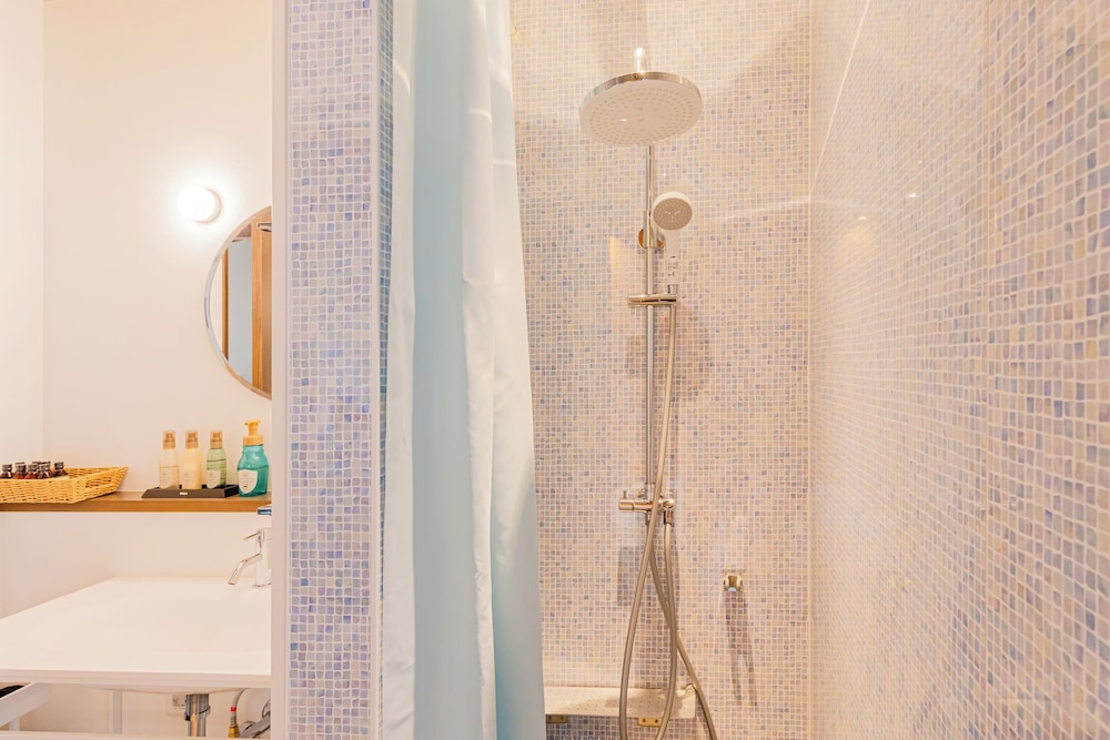 ベーシック テント 1 ベッドルーム 禁煙 サウナ バスルームのシャワー0 | AWAUMI 富士河口湖リゾート