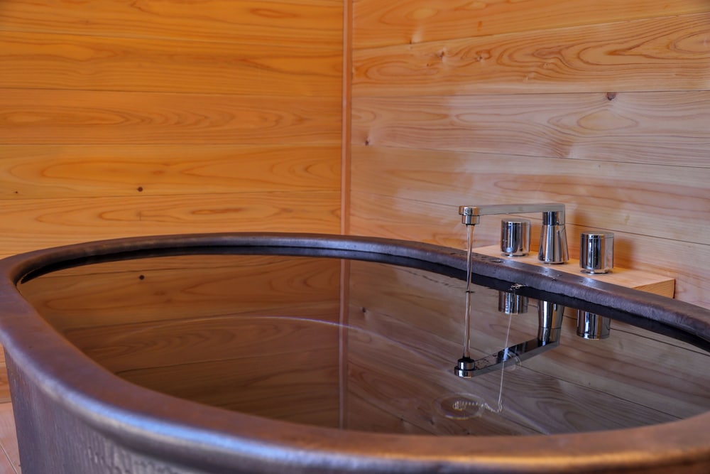 デラックス キャビン 1 ベッドルーム 禁煙 サウナ 深めの浴槽0 | AWAUMI 富士河口湖リゾート