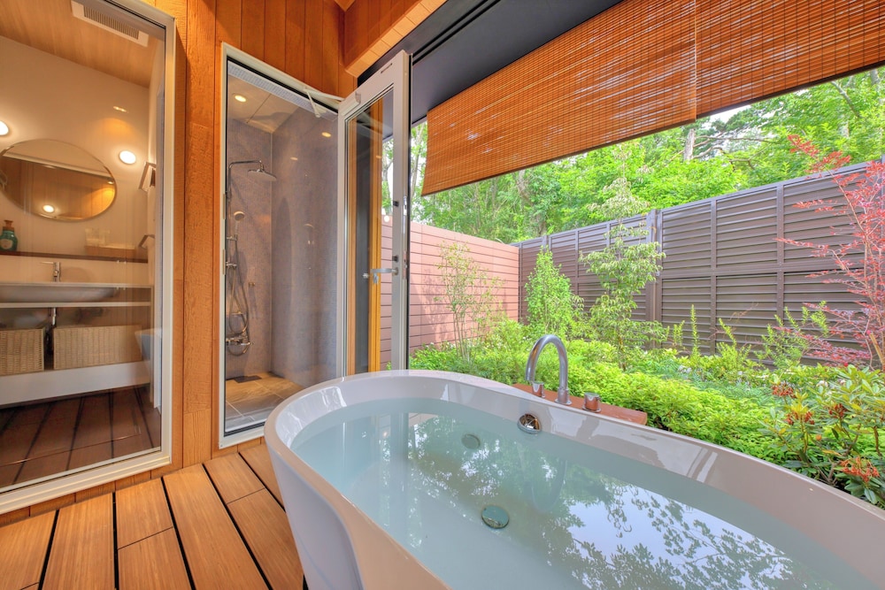 ベーシック テント 1 ベッドルーム 禁煙 サウナ バスルーム3 | AWAUMI 富士河口湖リゾート