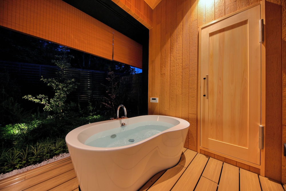 ベーシック テント 1 ベッドルーム 禁煙 サウナ バスルーム2 | AWAUMI 富士河口湖リゾート