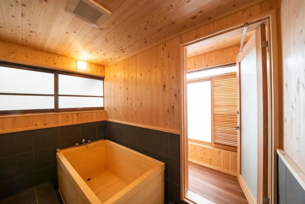 デラックス 4 人部屋 バスルーム0 | NIPPONIA 秩父 門前町