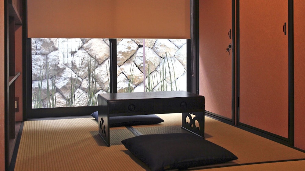 トラディショナル ハウス 客室内のダイニングエリア0 | 清水びろうど庵