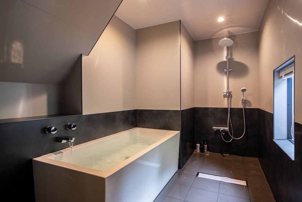 [井筒楼 参番]次の間付1階和室･ベッドルーム 禁煙 バスルーム0 | 浪漫の宿 井筒楼