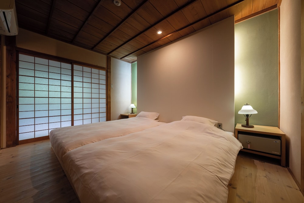 [井筒楼 参番]次の間付1階和室･ベッドルーム 禁煙 客室1 | 浪漫の宿 井筒楼