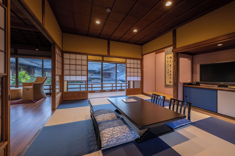 [井筒楼 七番]琉球畳の2階和洋室 禁煙 客室2 | 浪漫の宿 井筒楼