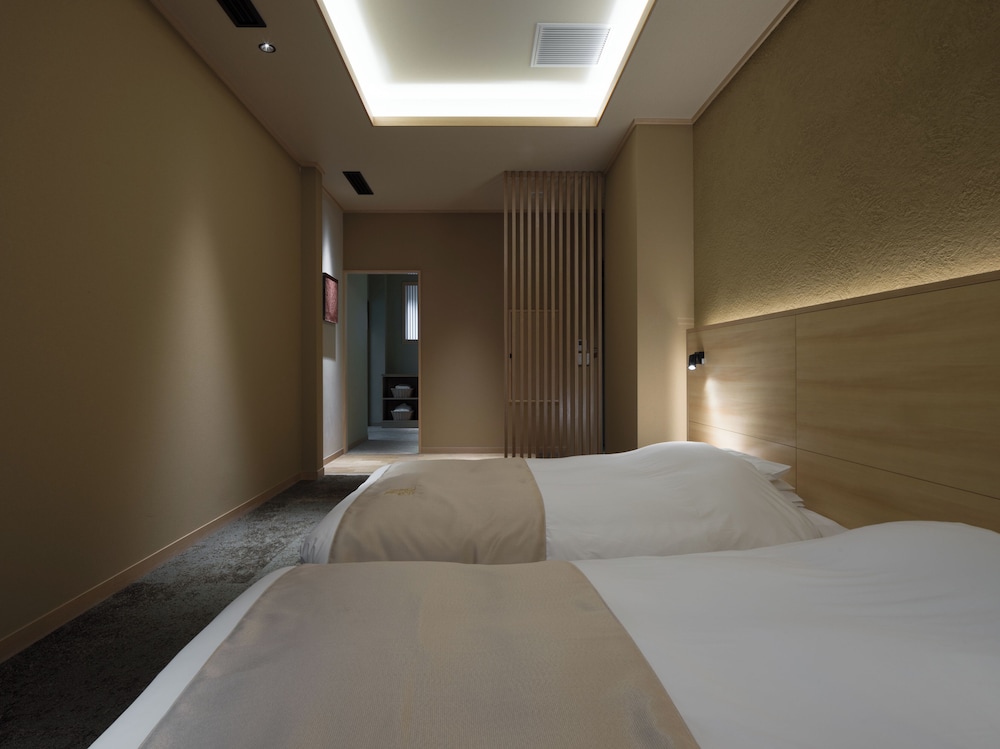 お食事を客室に備えた専用の扉にお届けする完全セルフサービスのパノラミックスイート201 禁煙 バスルーム1 | 翠巌