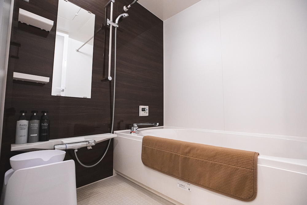 デラックス トリプルルーム バスルーム1 | ゴールドステイ名古屋 大須