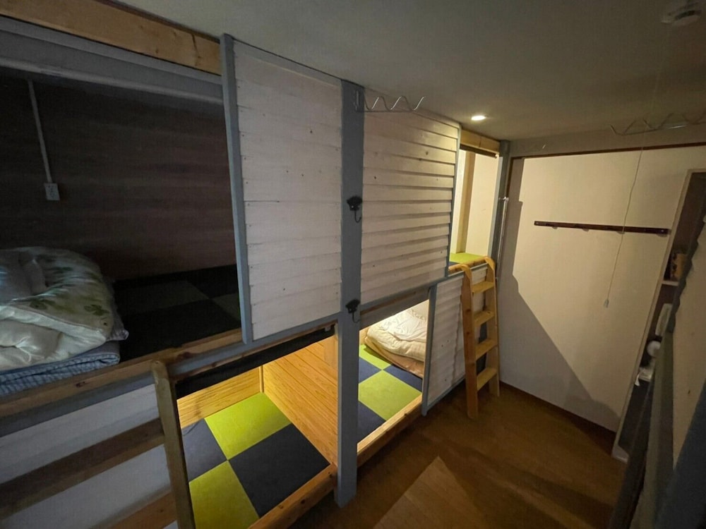 ツインルーム 男女共用ドミトリー 客室2 | まちやど Motomachi