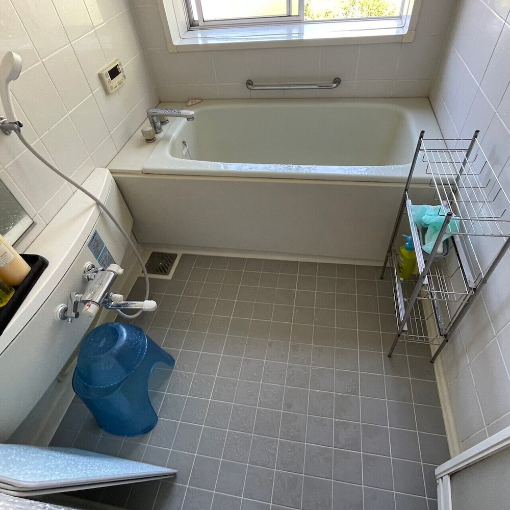 ツインルーム 男女共用ドミトリー バスルーム0 | まちやど Motomachi