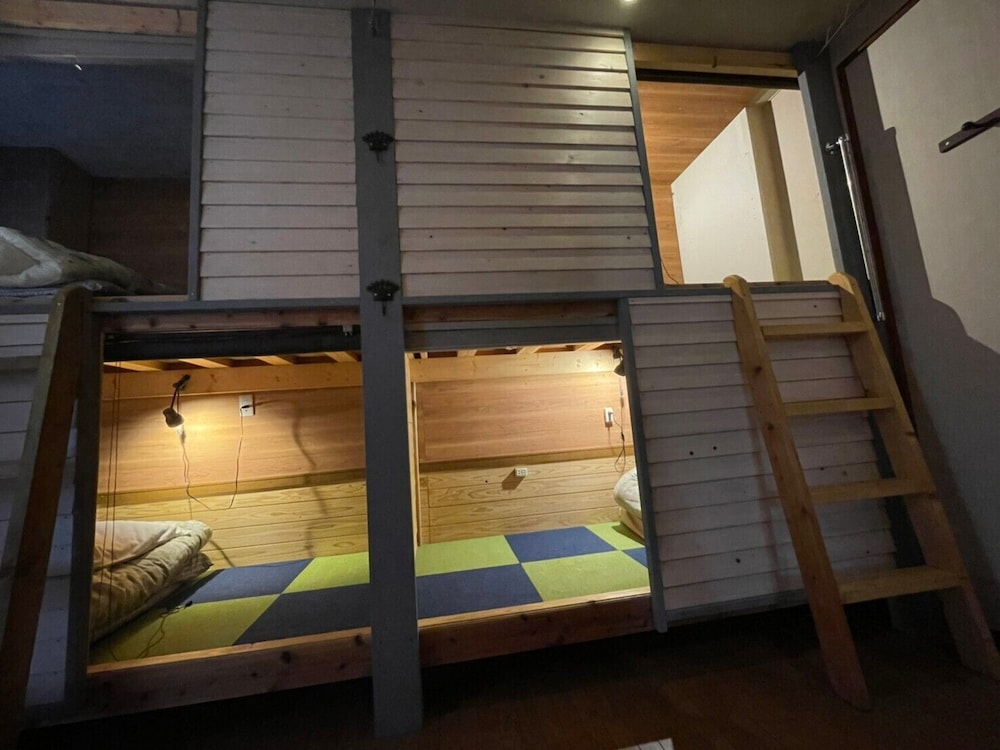 ツインルーム 男女共用ドミトリー 客室4 | まちやど Motomachi