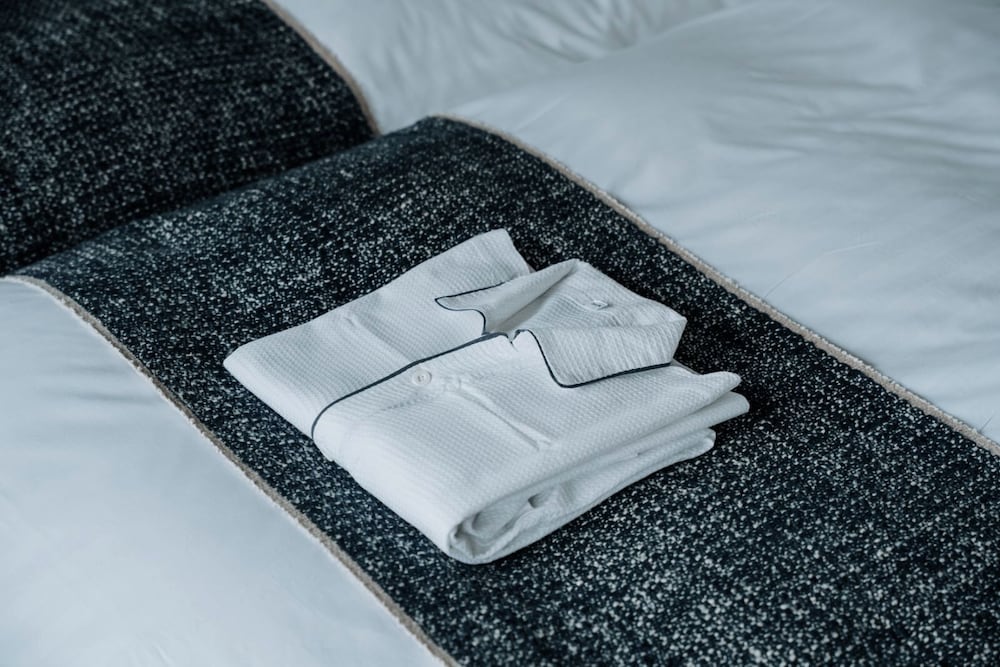 セミダブルルーム 禁煙 客室2 | コトブキホテル