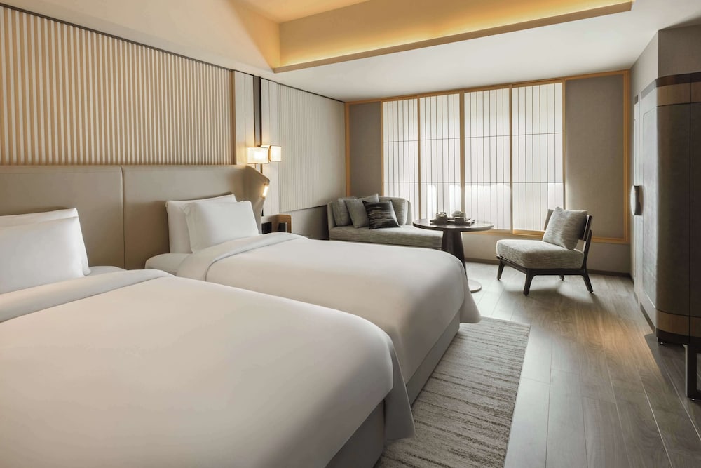 デラックス ルーム シングルベッド 2 台 | デュシタニ 京都