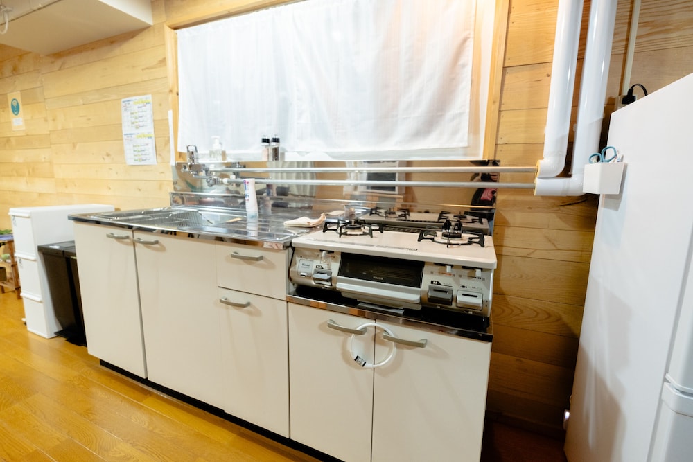 ファミリー コテージ 専用キッチン0 | Furano Log House Farm Resort
