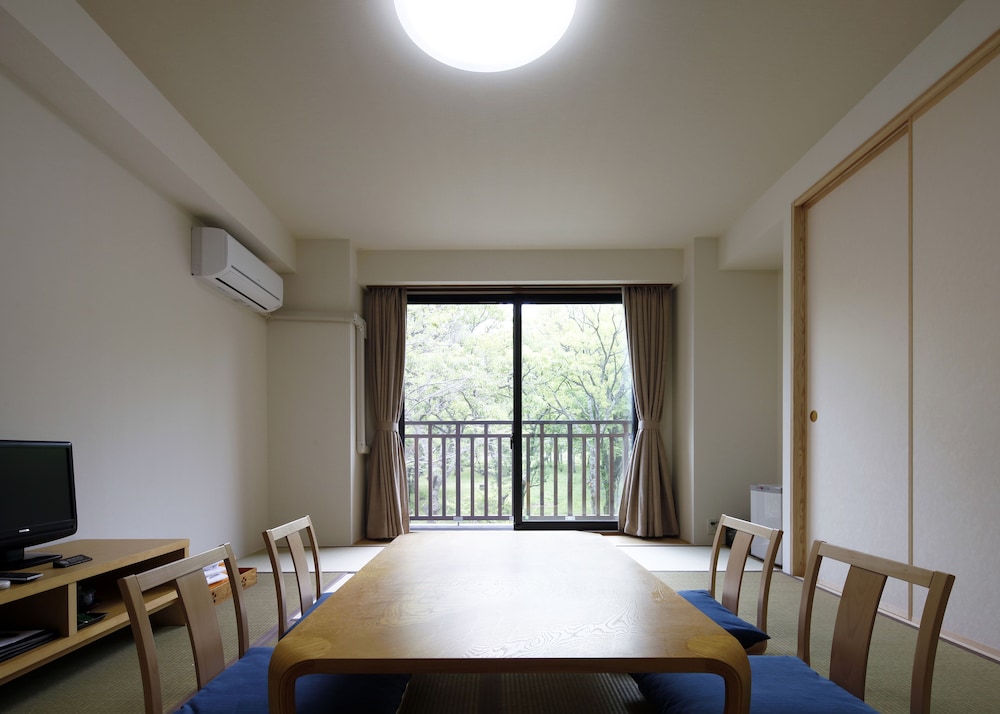 ベーシック 4 人部屋 客室1 | オーベルジュコスモス