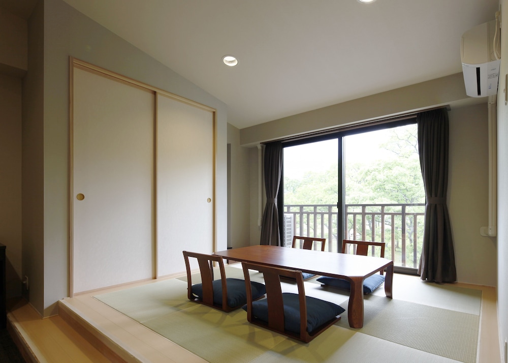 スタンダード 4 人部屋 客室1 | オーベルジュコスモス