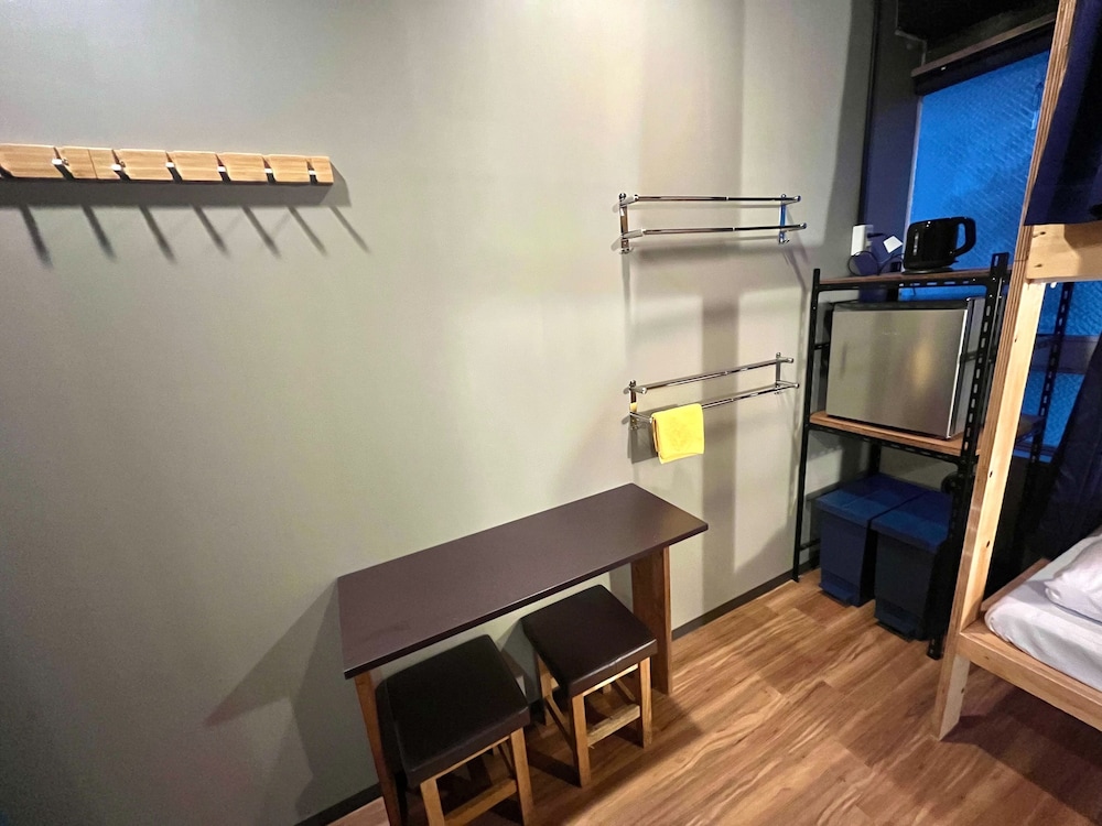 ベーシック 4 人部屋 客室1 | わさび三田ホテル