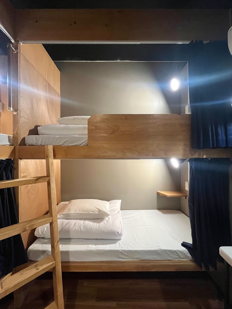 ベーシック 4 人部屋 客室5 | わさび三田ホテル