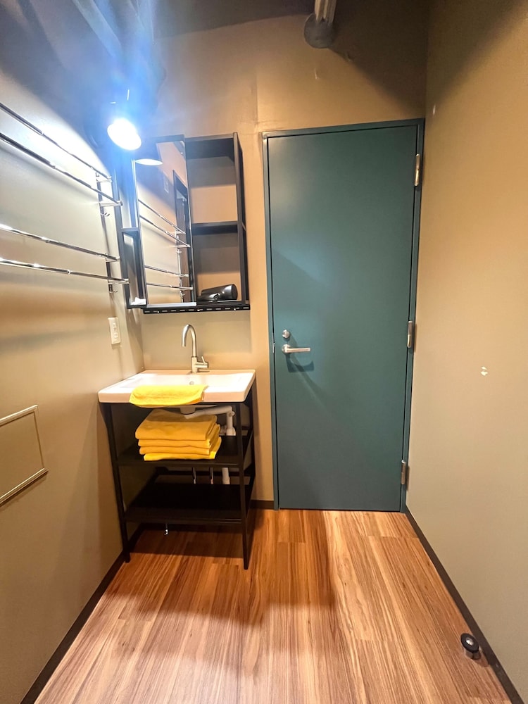 コンフォート 4 人部屋 客室6 | わさび三田ホテル