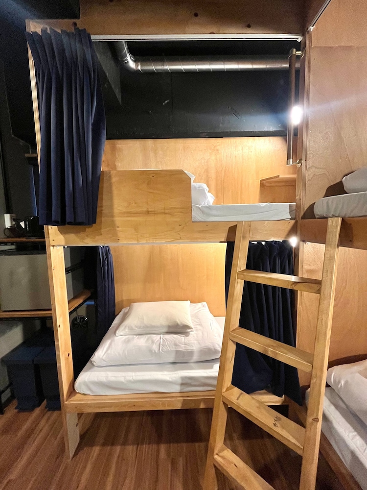 ベーシック 4 人部屋 客室2 | わさび三田ホテル