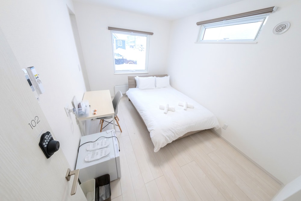 スタンダード ルーム ダブルベッド 1 台 禁煙 専用バスルーム | JL HOUSE KUTCHAN