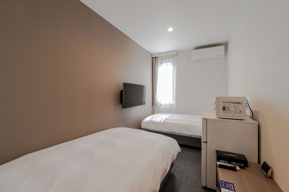 スタンダード ツインルーム 禁煙 (23時以降のチェックインはできませんのでご注意ください) | HOTEL R9 The Yard 富岡