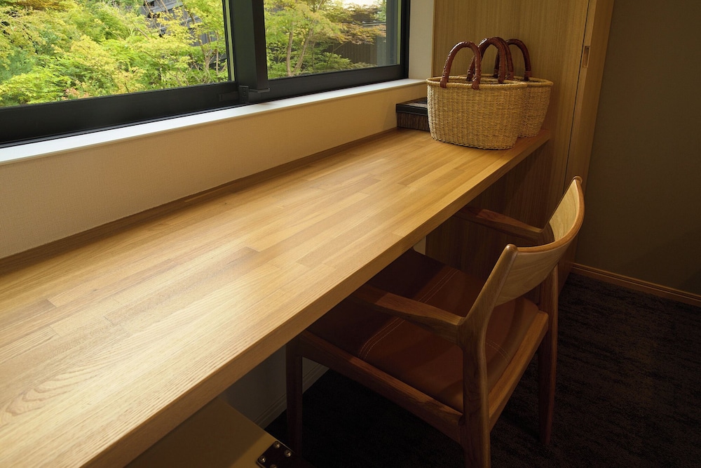 スタンダード ツインルーム シングルベッド 2 台 禁煙 マウンテンビュー ガーデン ビュー0 | 別所温泉 緑屋