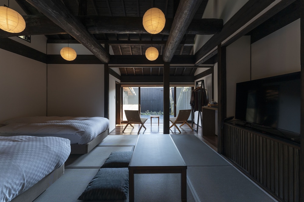 デラックス ルーム 客室1 | 久邸