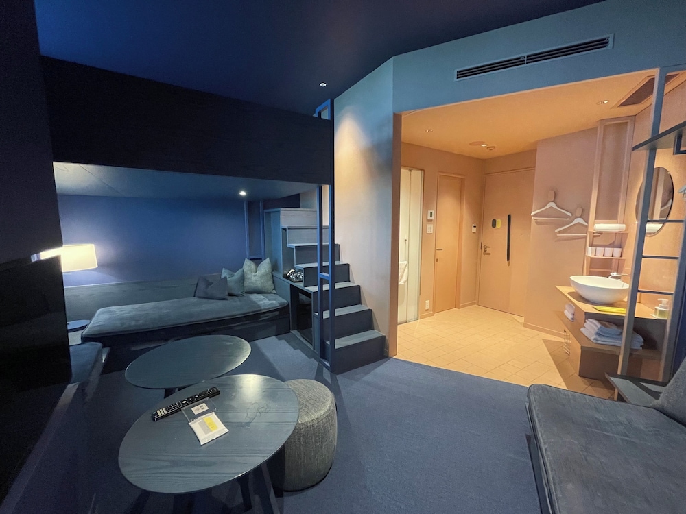 [ダークブルー] プレミアロフトルーム 禁煙 客室7 | トグルホテル水道橋