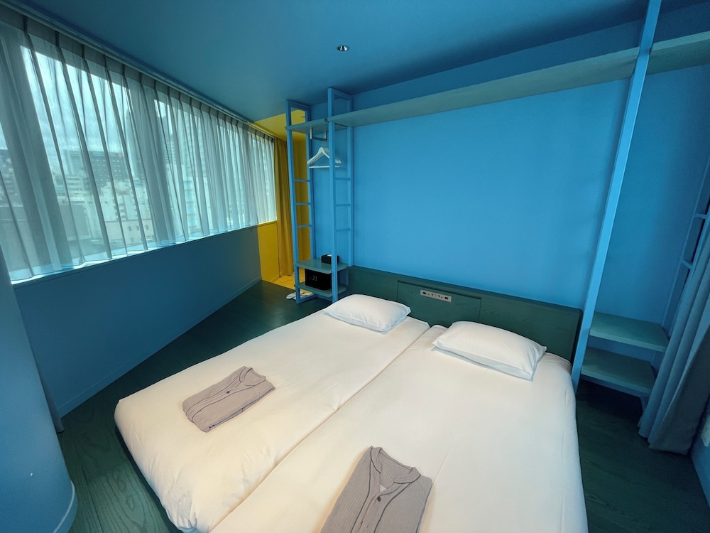 [ライトブルー] コーナールーム 禁煙 客室6 | トグルホテル水道橋