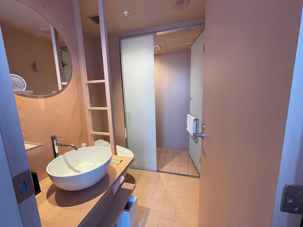 [ダークブルー] コーナールーム 禁煙 バスルーム0 | トグルホテル水道橋