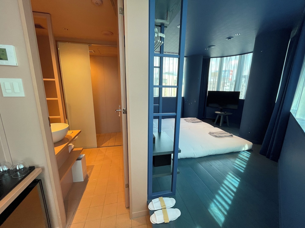 [ダークブルー] コーナールーム 禁煙 客室5 | トグルホテル水道橋