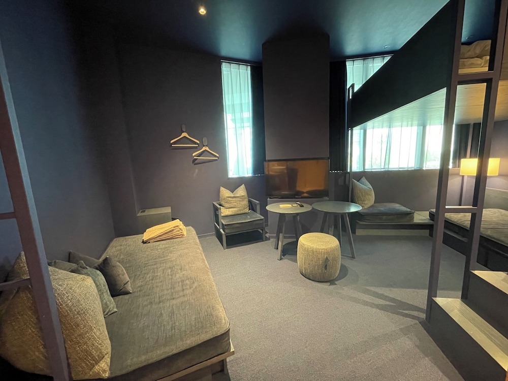 [ダークブルー] プレミアロフトルーム 禁煙 客室6 | トグルホテル水道橋