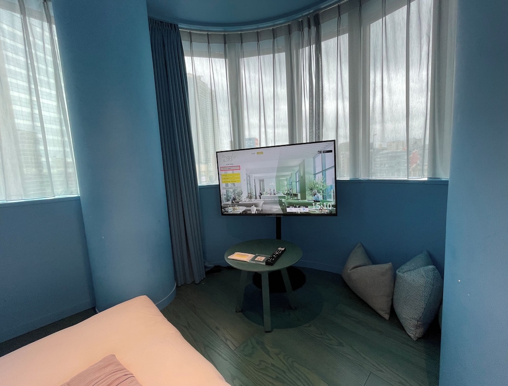 [ライトブルー] コーナールーム 禁煙 客室7 | トグルホテル水道橋