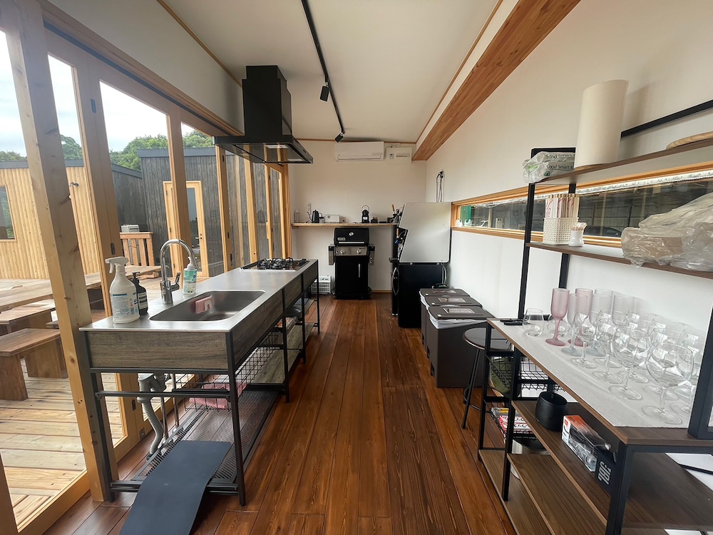 パノラミック コテージ サウナ 専用キッチン4 | HOLE37