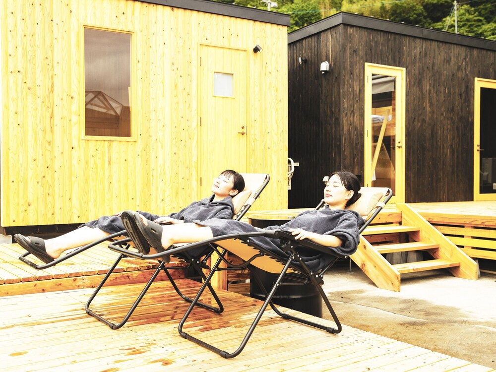 パノラミック コテージ サウナ リビング エリア2 | HOLE37