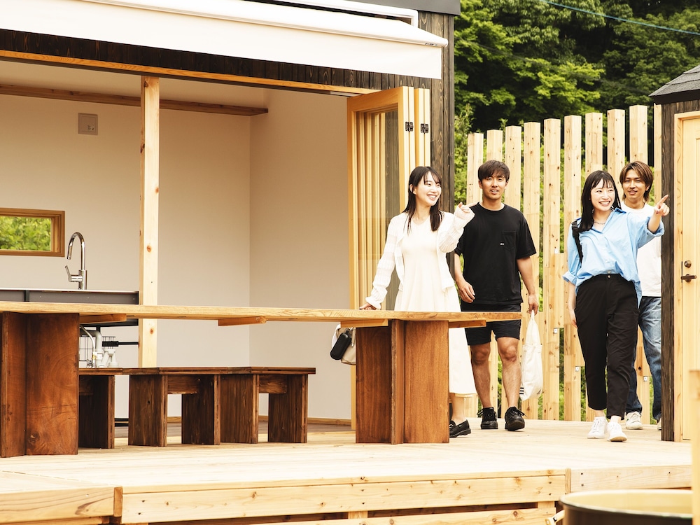 パノラミック コテージ サウナ リビング エリア1 | HOLE37