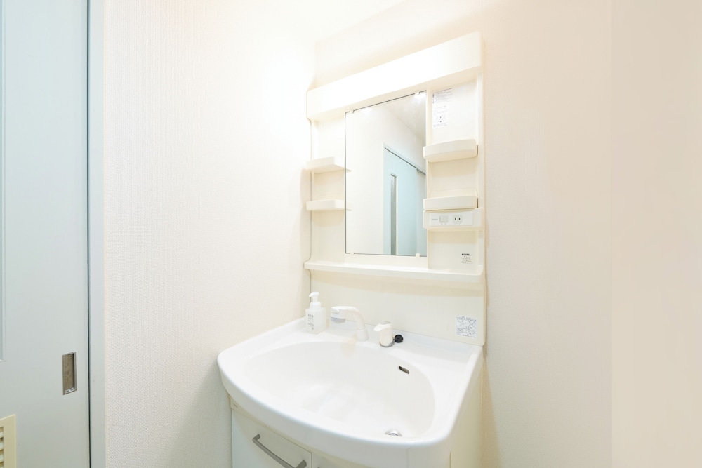 デラックス ツインルーム バスルーム1 | Residence Hotel KABUTO