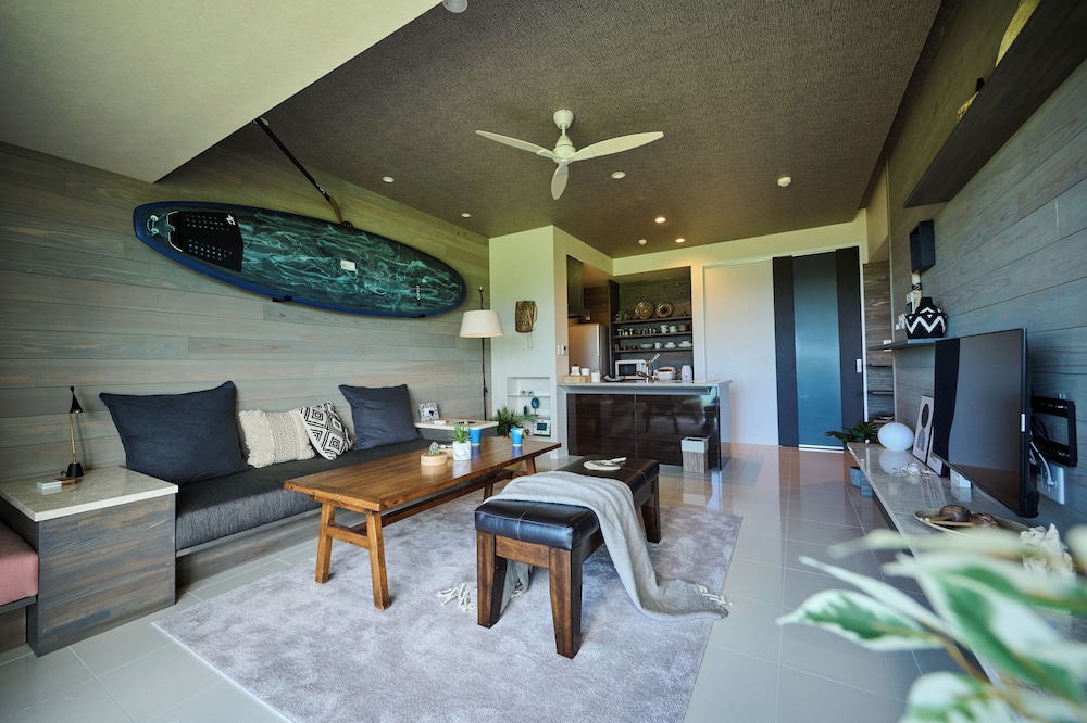 ラグジュアリー コンドミニアム リビング エリア1 | Grand blue 303