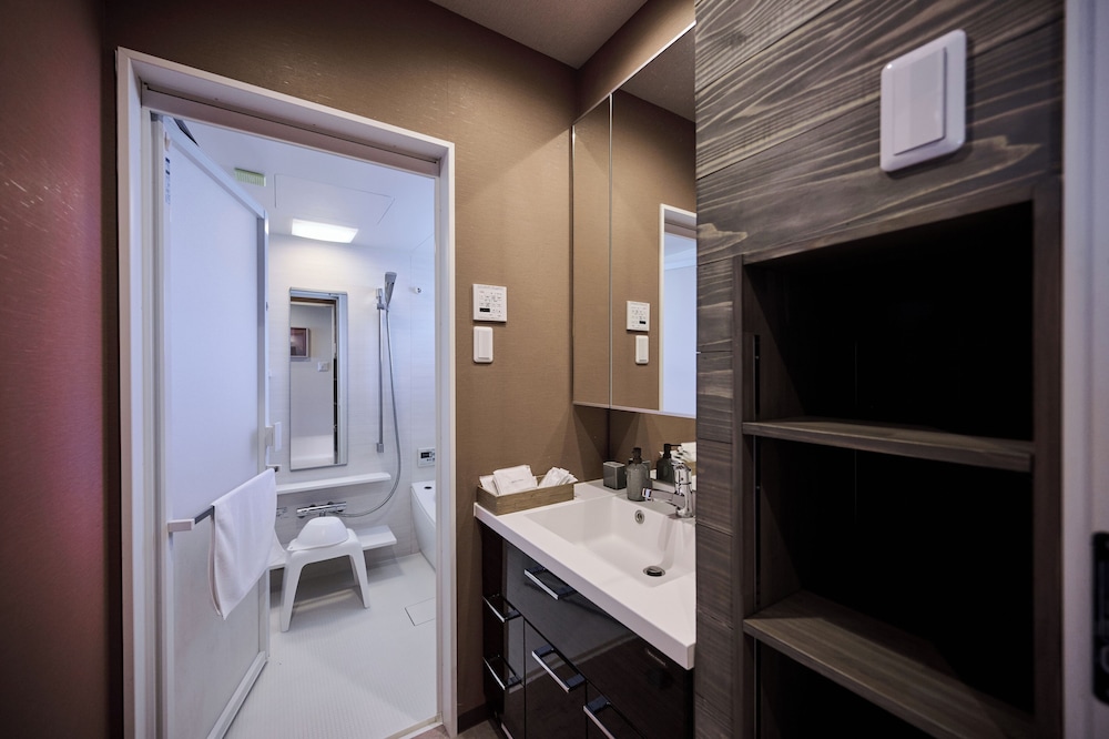 ラグジュアリー コンドミニアム バスルーム1 | Grand blue 303