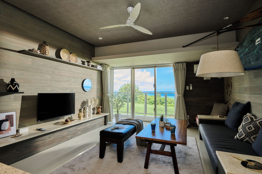 ラグジュアリー コンドミニアム リビング エリア0 | Grand blue 303