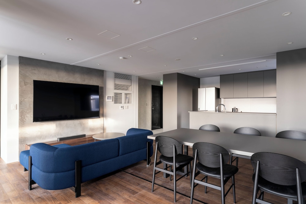 プレジデンシャル ヴィラ リビングルーム1 | RIVIERA Kujukuri