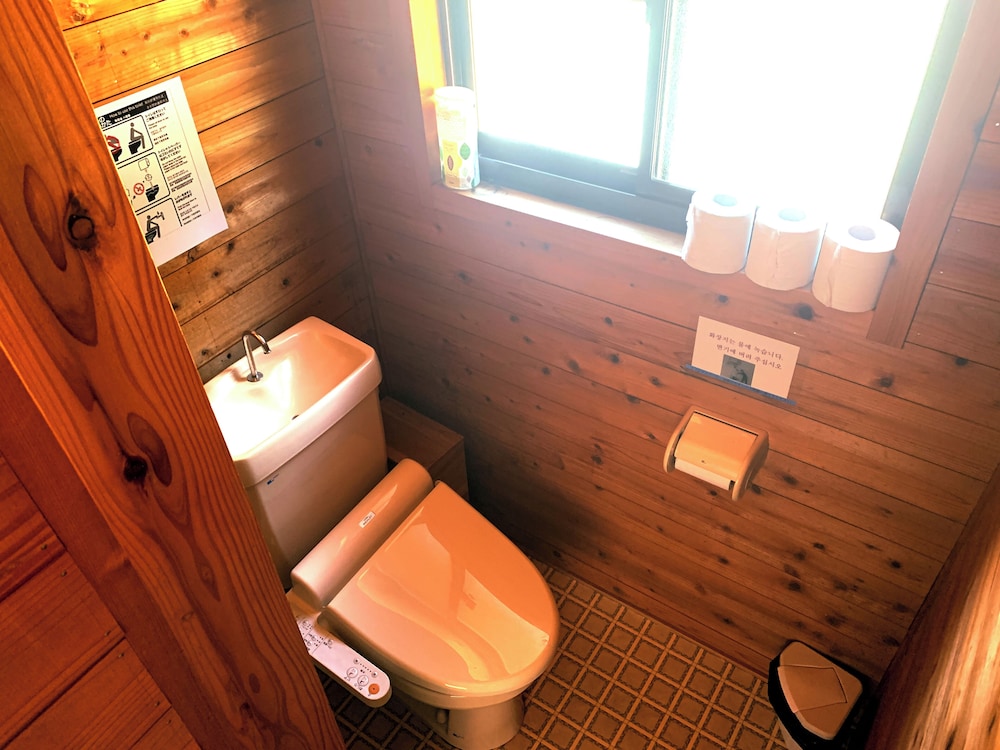 クラシック コテージ 禁煙 キッチン バスルーム0 | おとなしの郷 キャンプ場 & コテージ